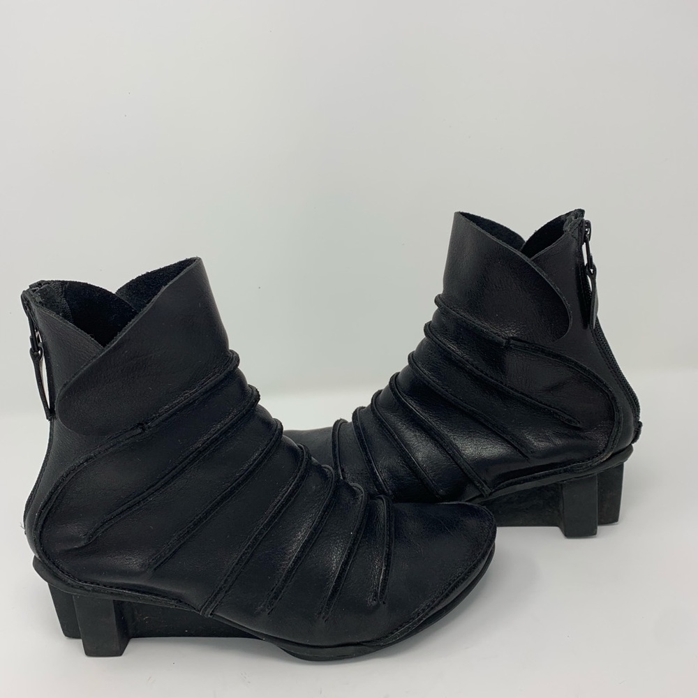 Trippen Black Leather Ankle Boots 38